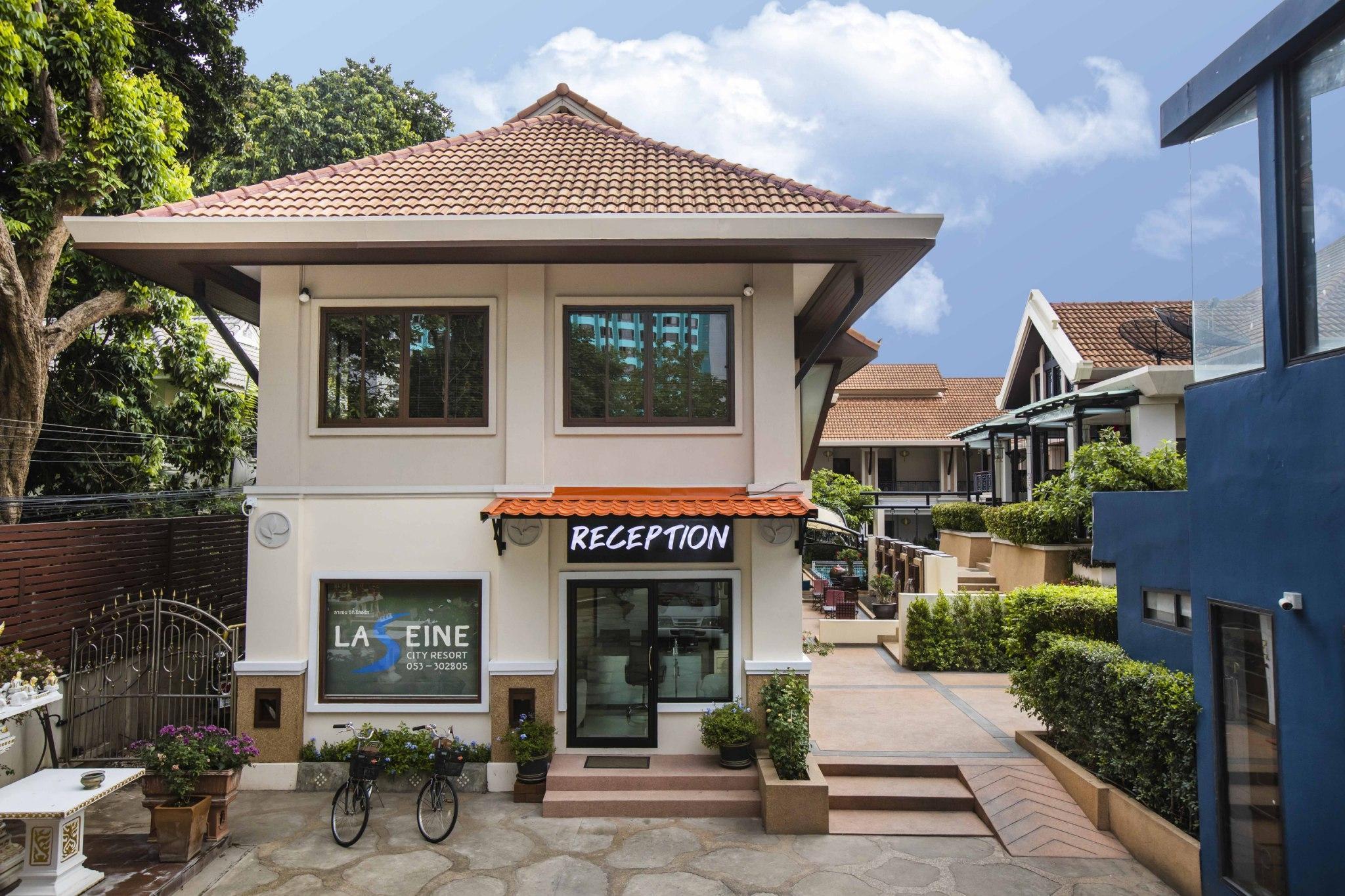 Ngoại cảnh khách sạn