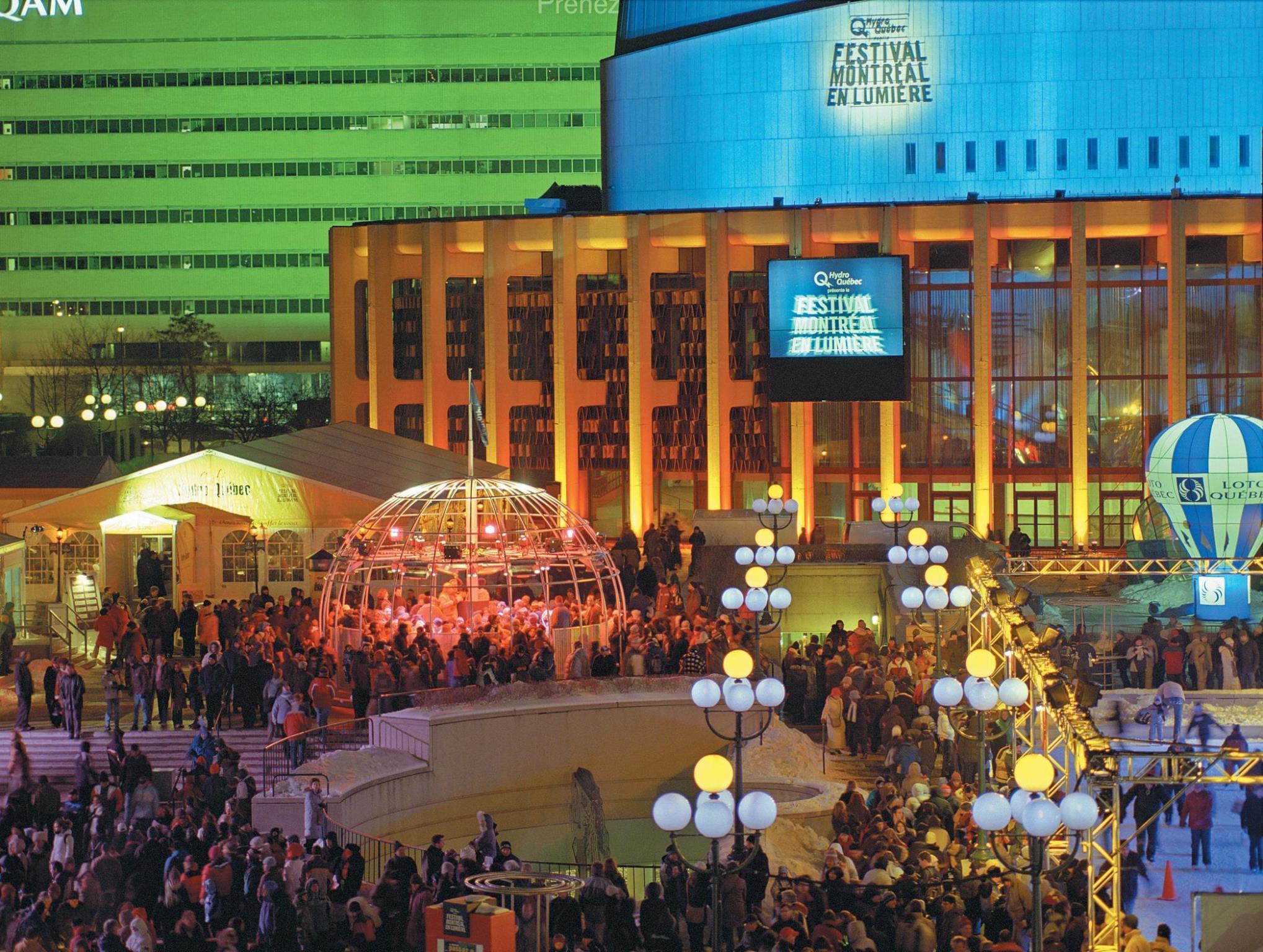 Khu vực xung quanh