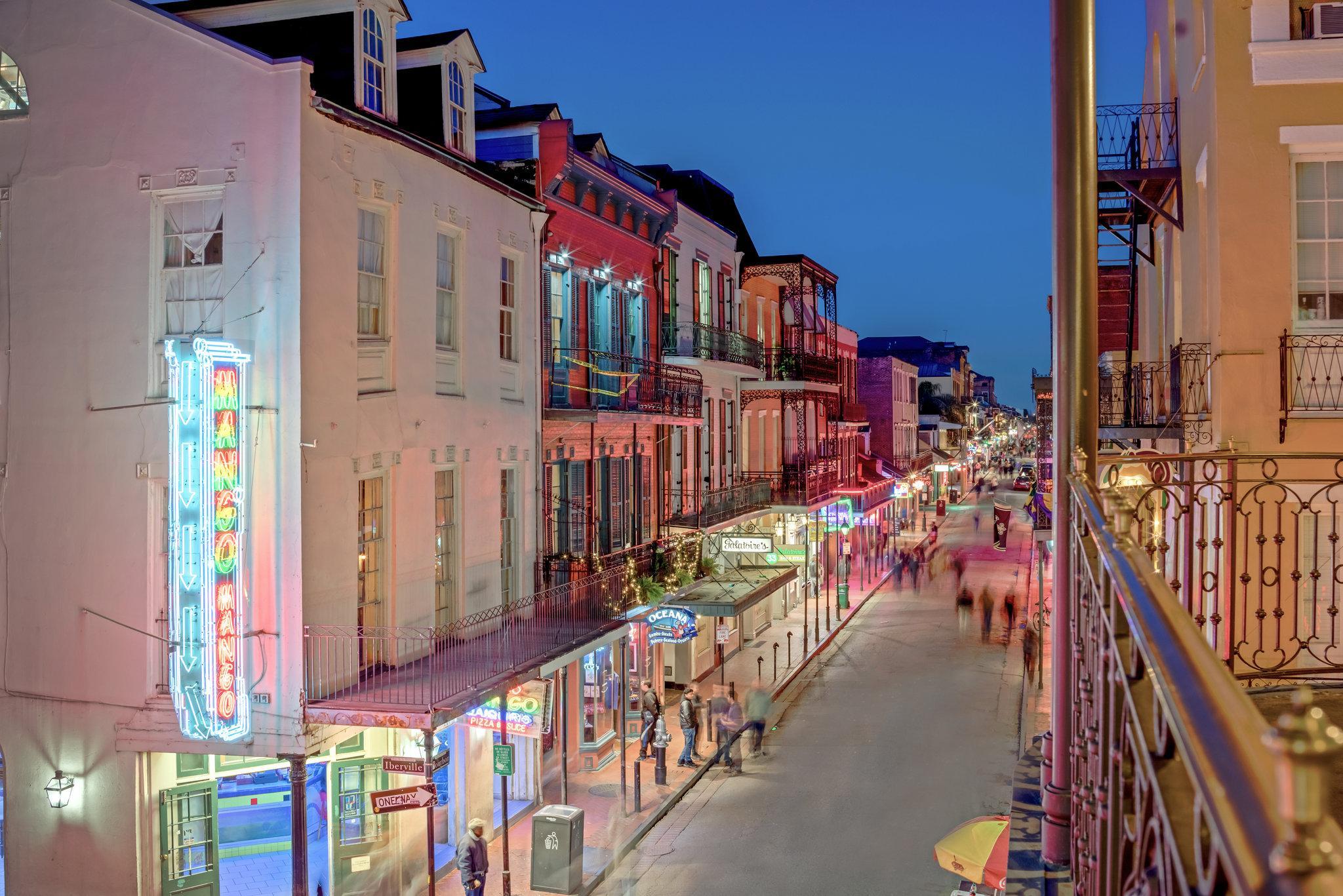 Khu vực xung quanh