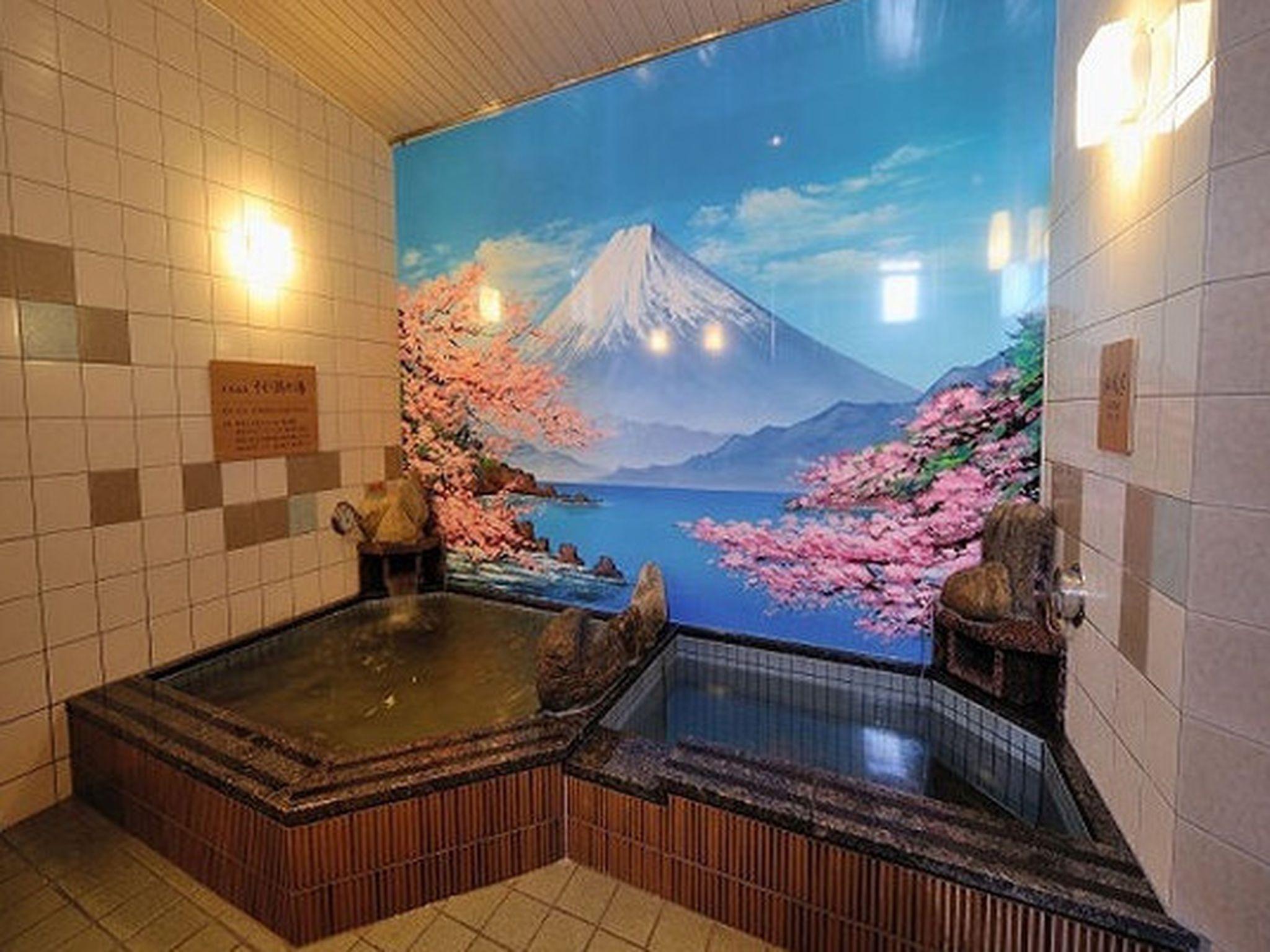 Tắm suối nước nóng