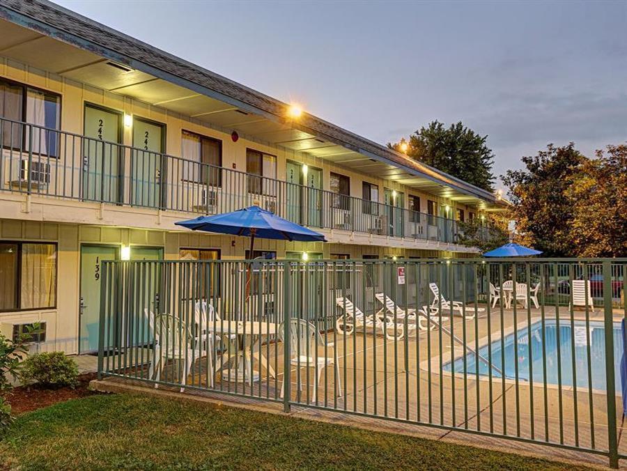 Khu vực xung quanh