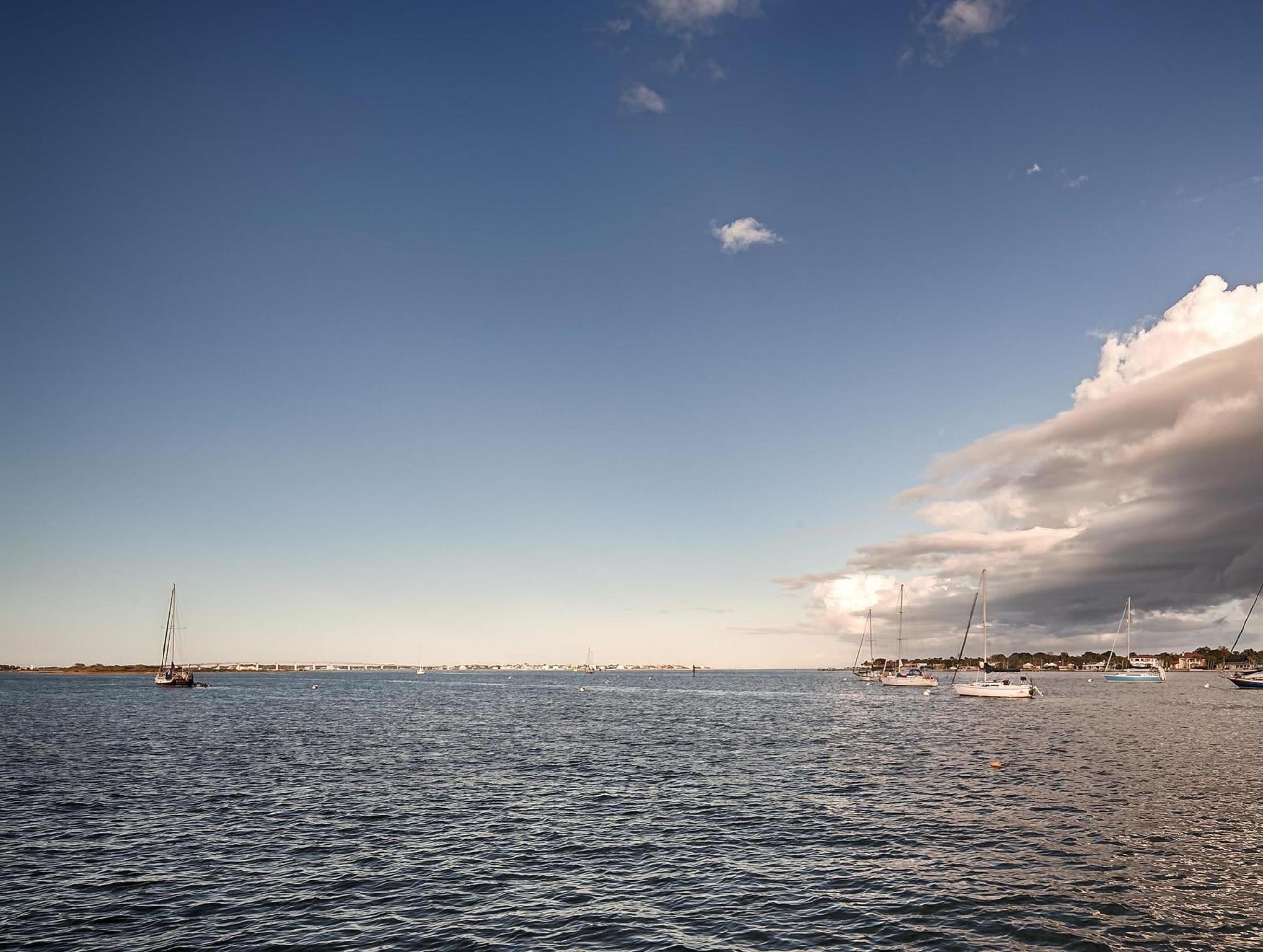 Khu vực xung quanh