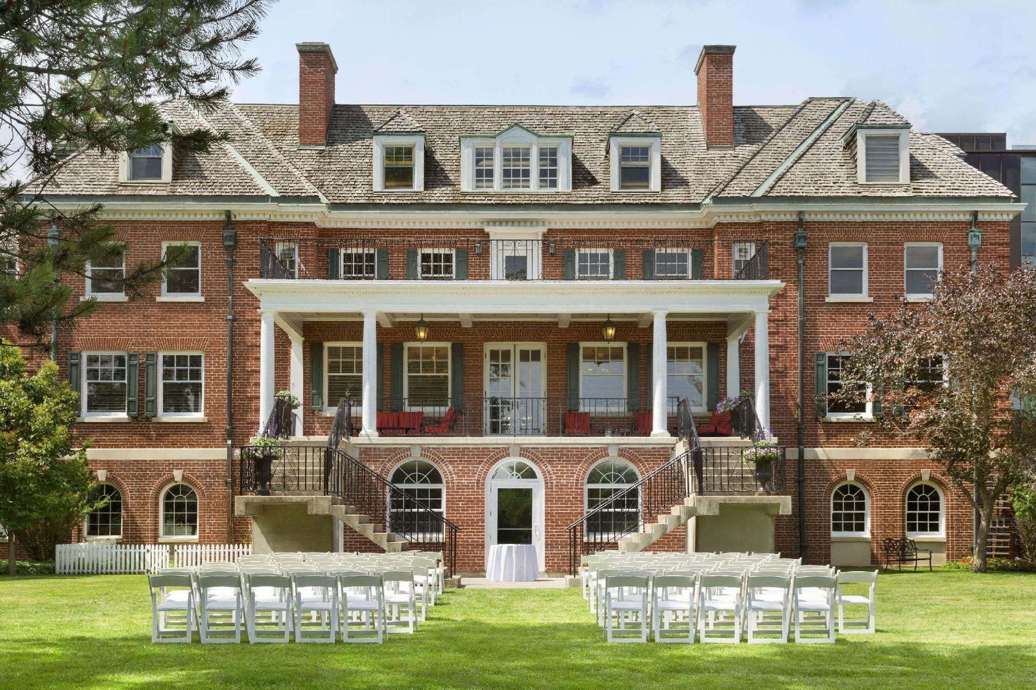 Ngoại cảnh khách sạn