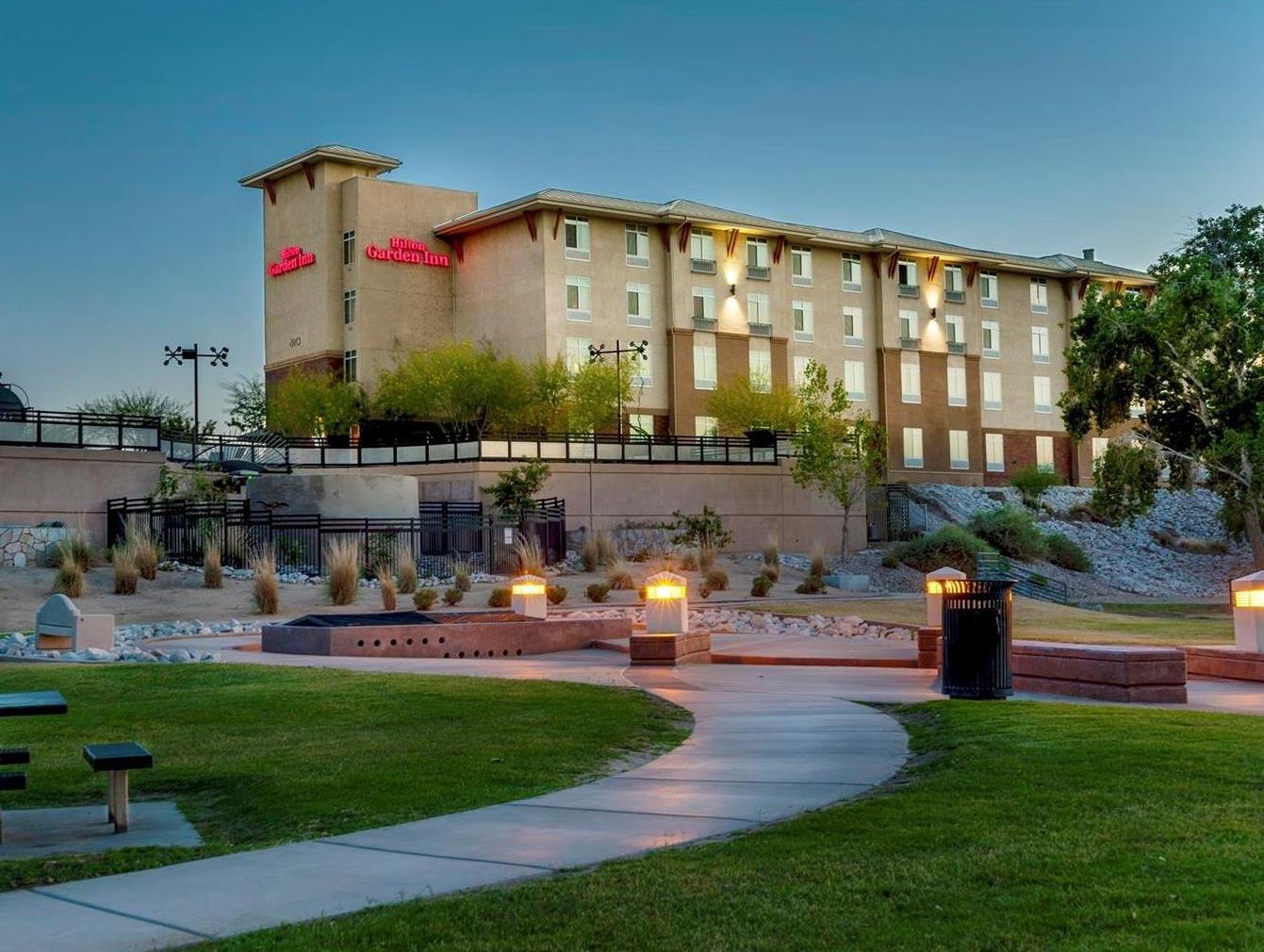 Ngoại cảnh khách sạn