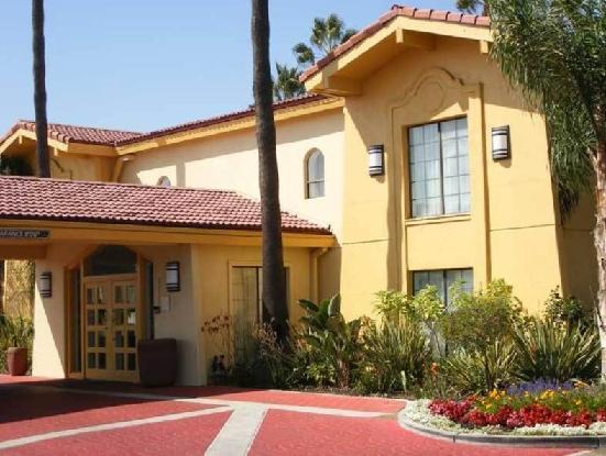 Ngoại cảnh khách sạn