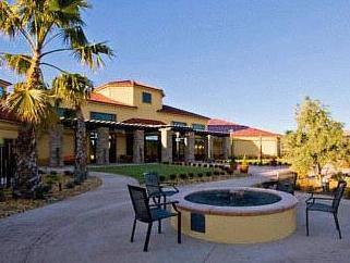 Ngoại cảnh khách sạn