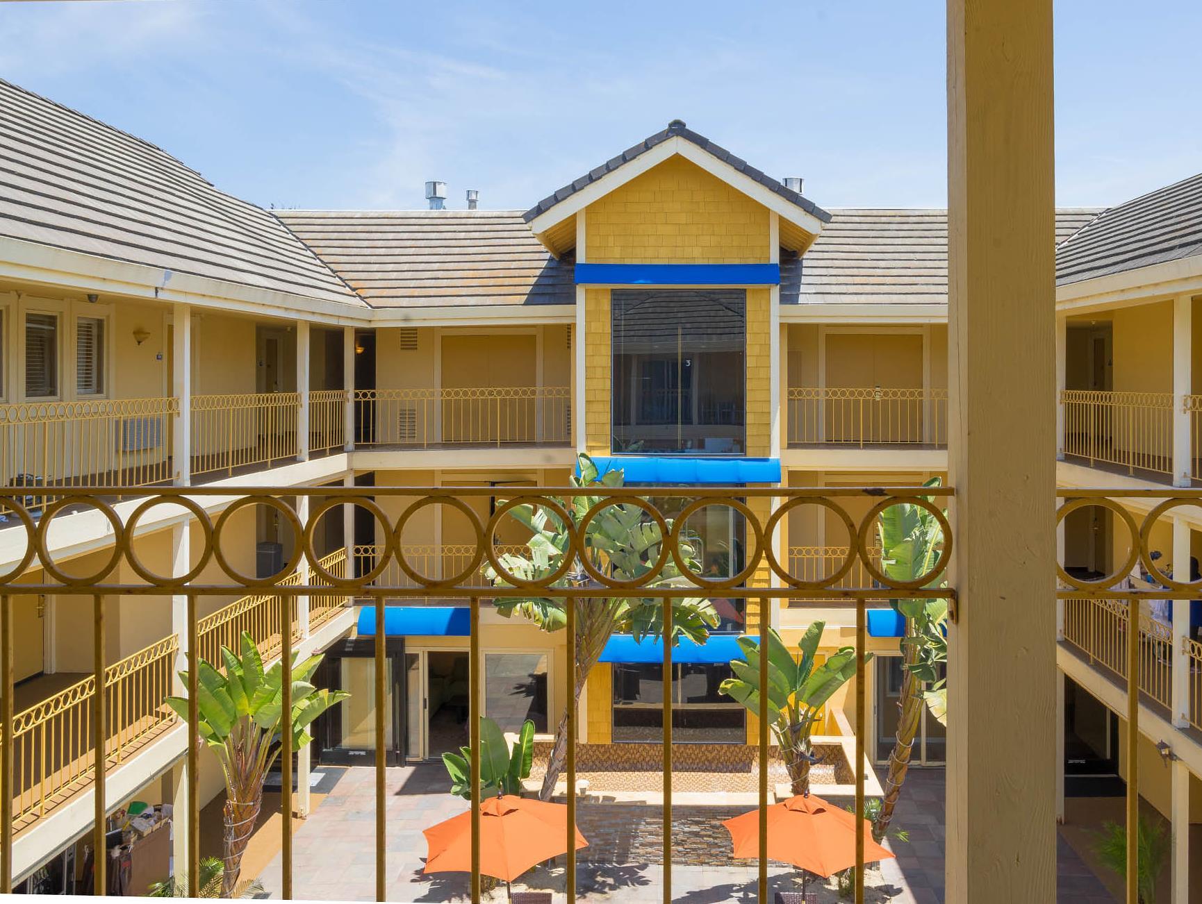 Ngoại cảnh khách sạn