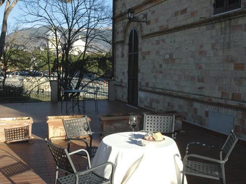 Ngoại cảnh khách sạn