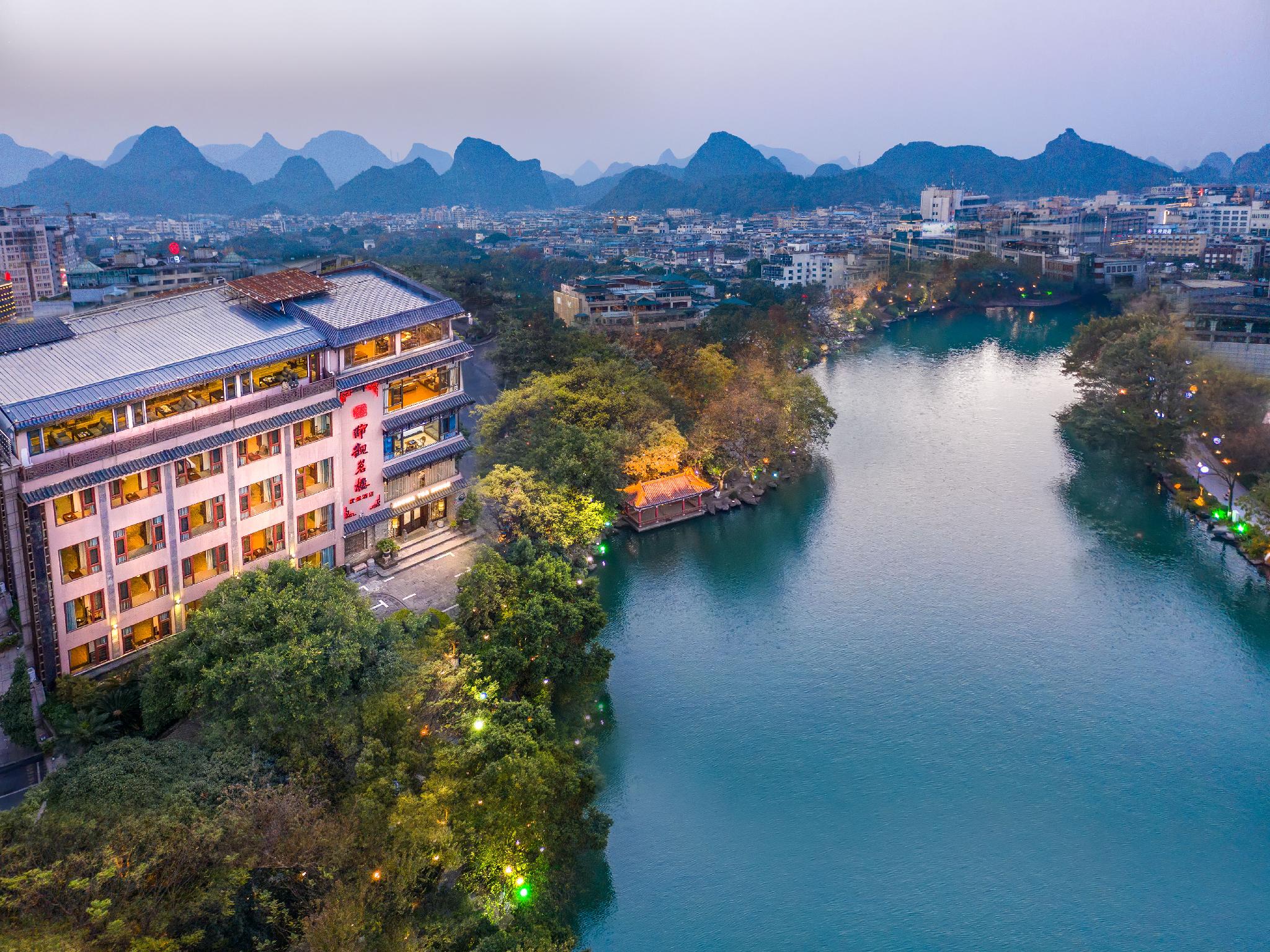 Ngoại cảnh khách sạn