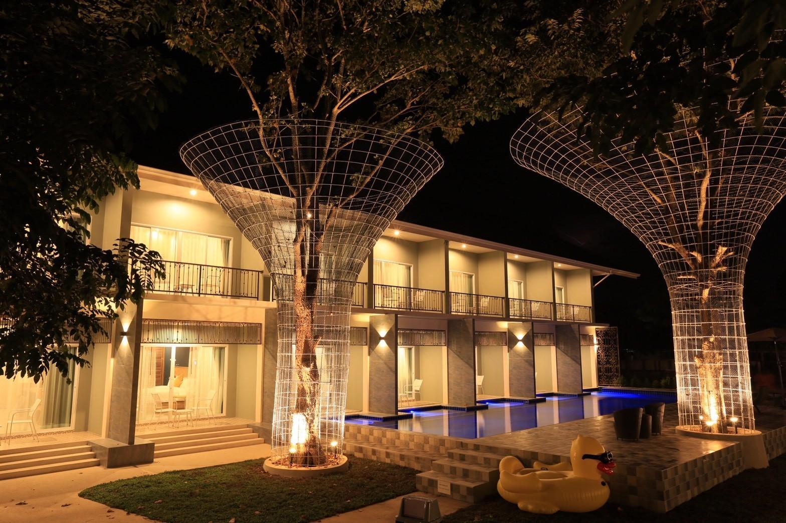 Khu vực xung quanh