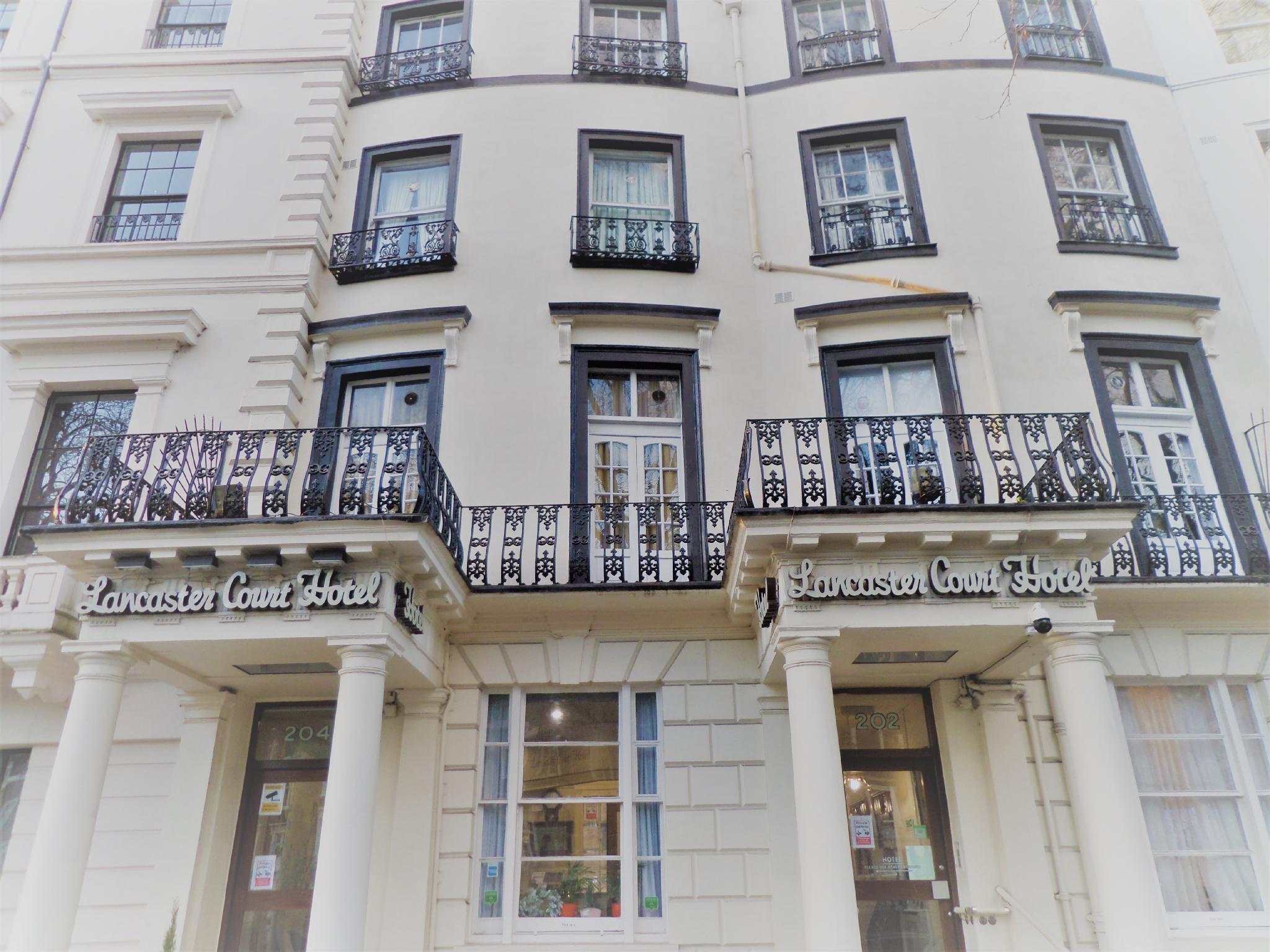 Ngoại cảnh khách sạn