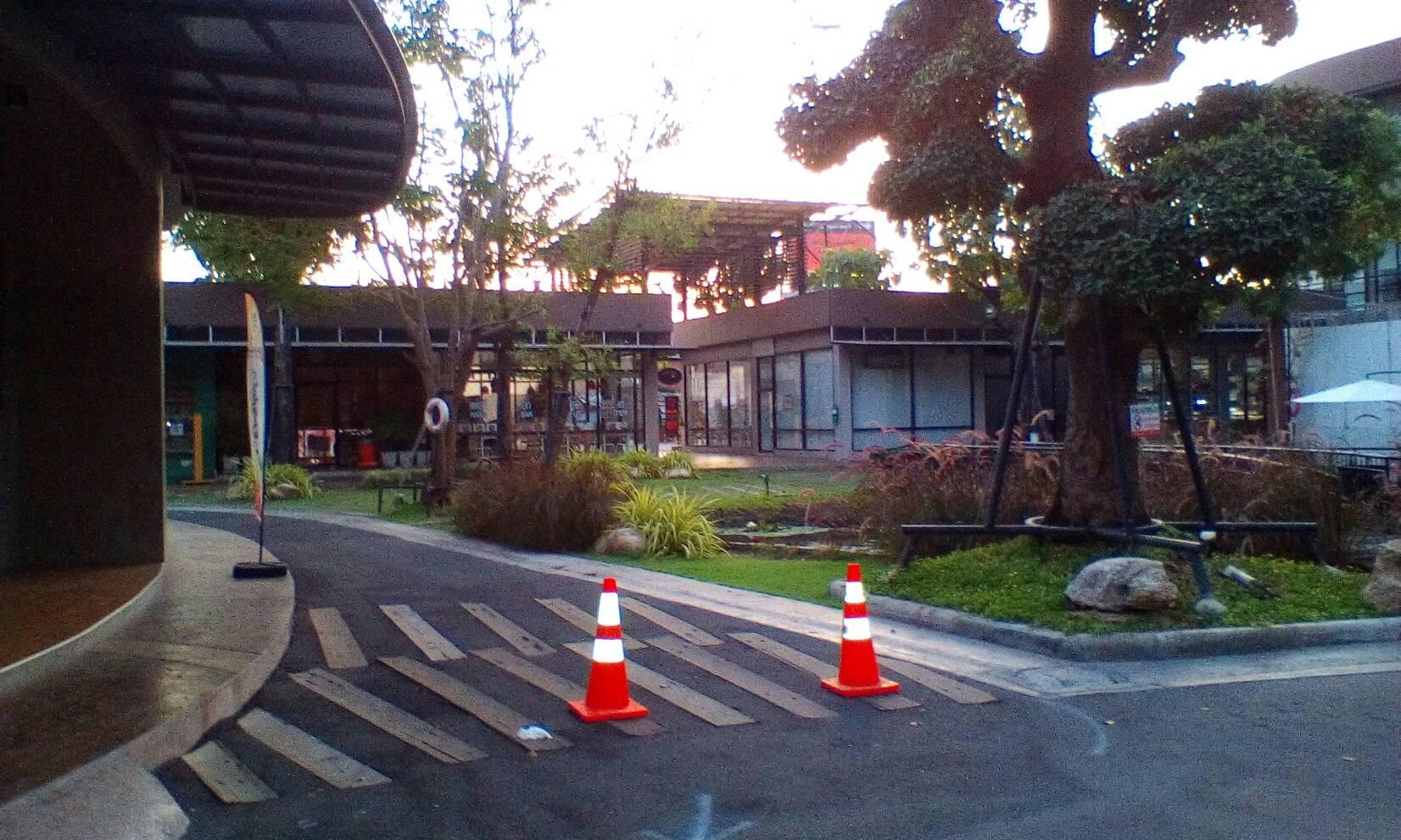 Khu vực xung quanh