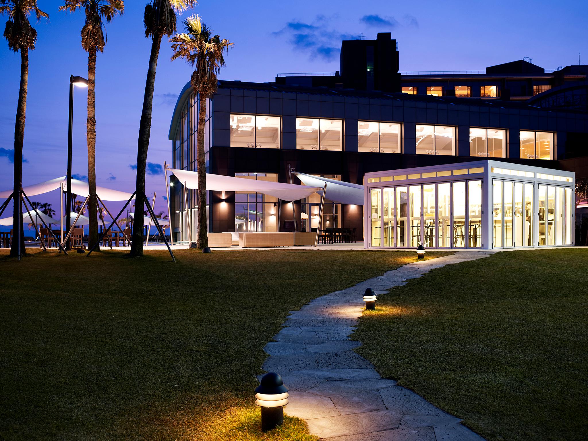 Khu vực xung quanh