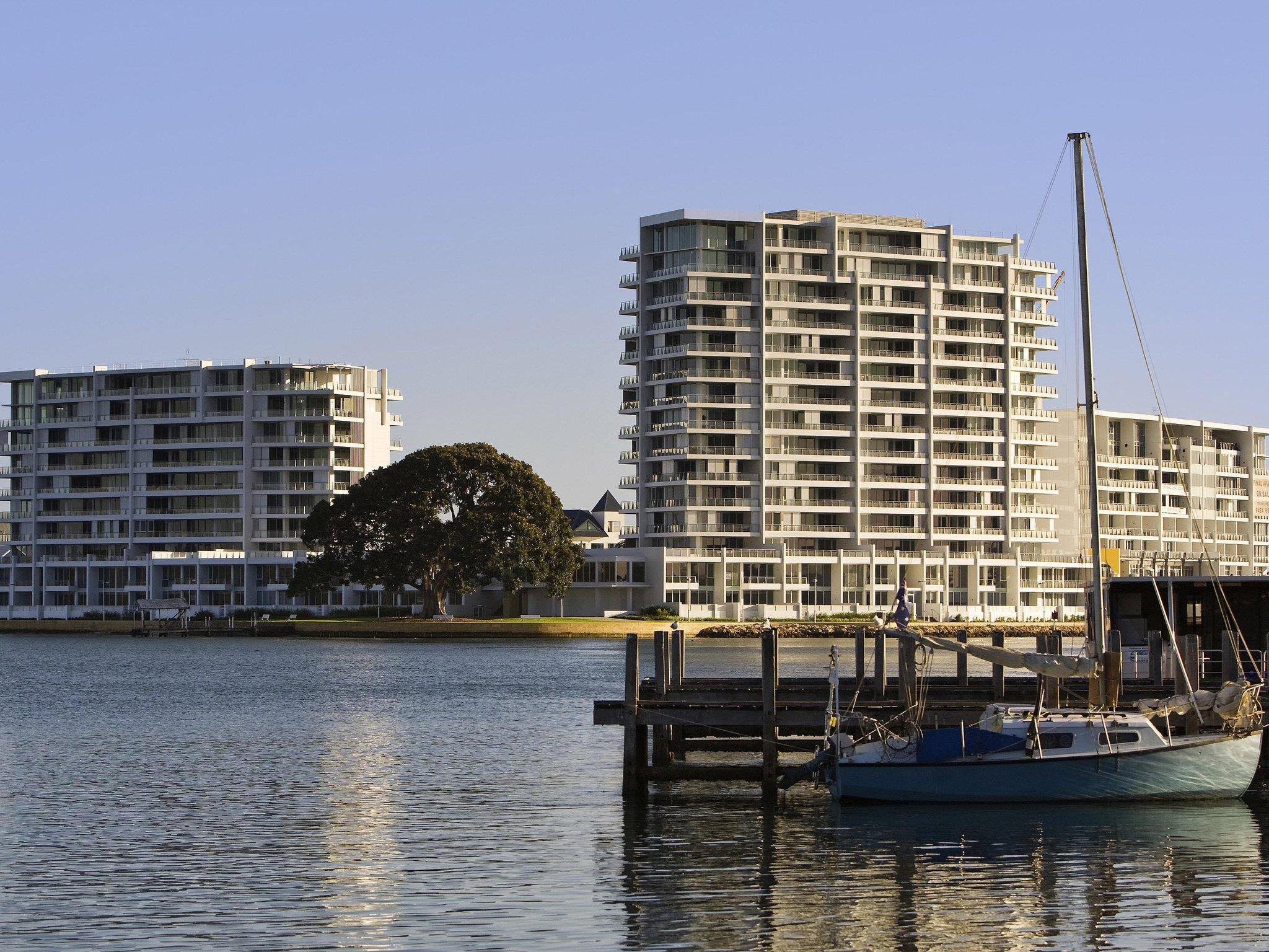 Khu vực xung quanh