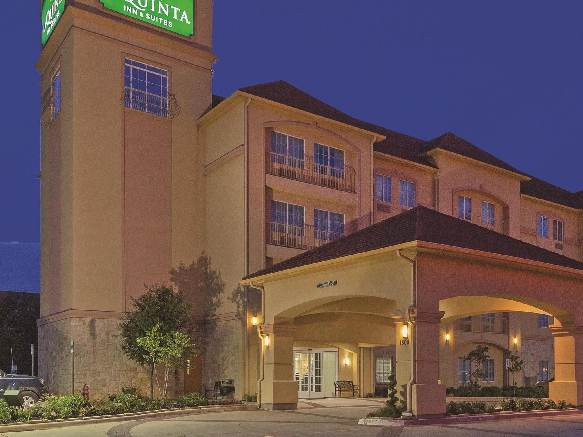 Ngoại cảnh khách sạn