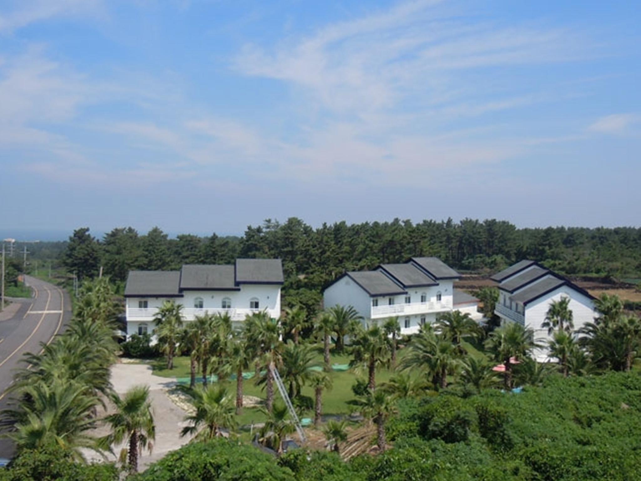 Khu vực xung quanh