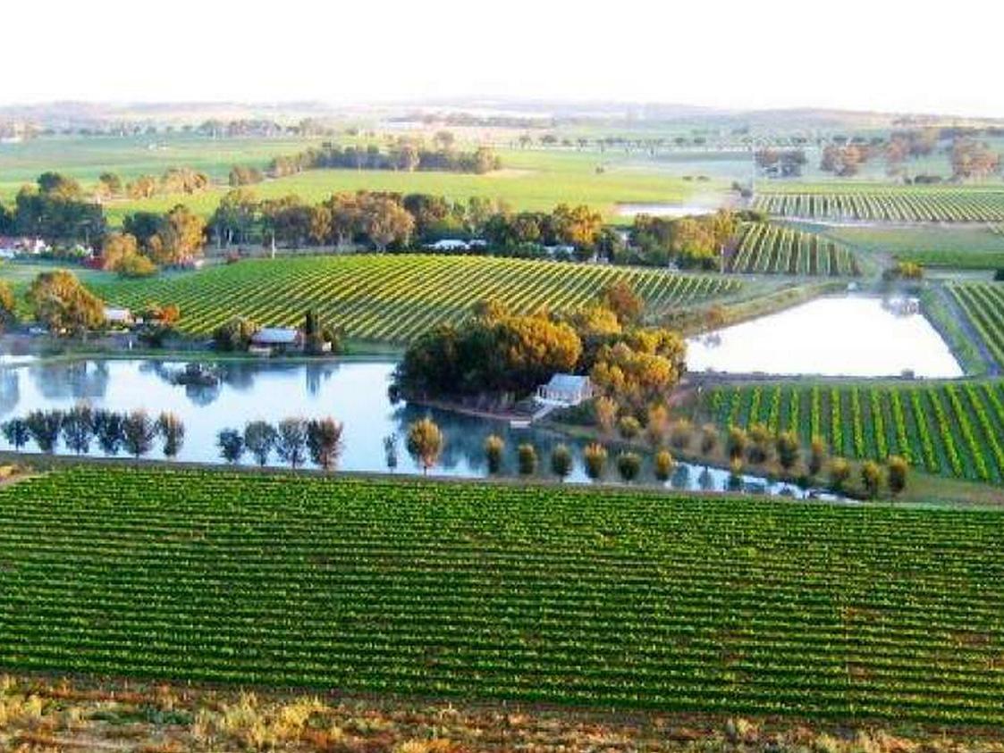 Khu vực xung quanh