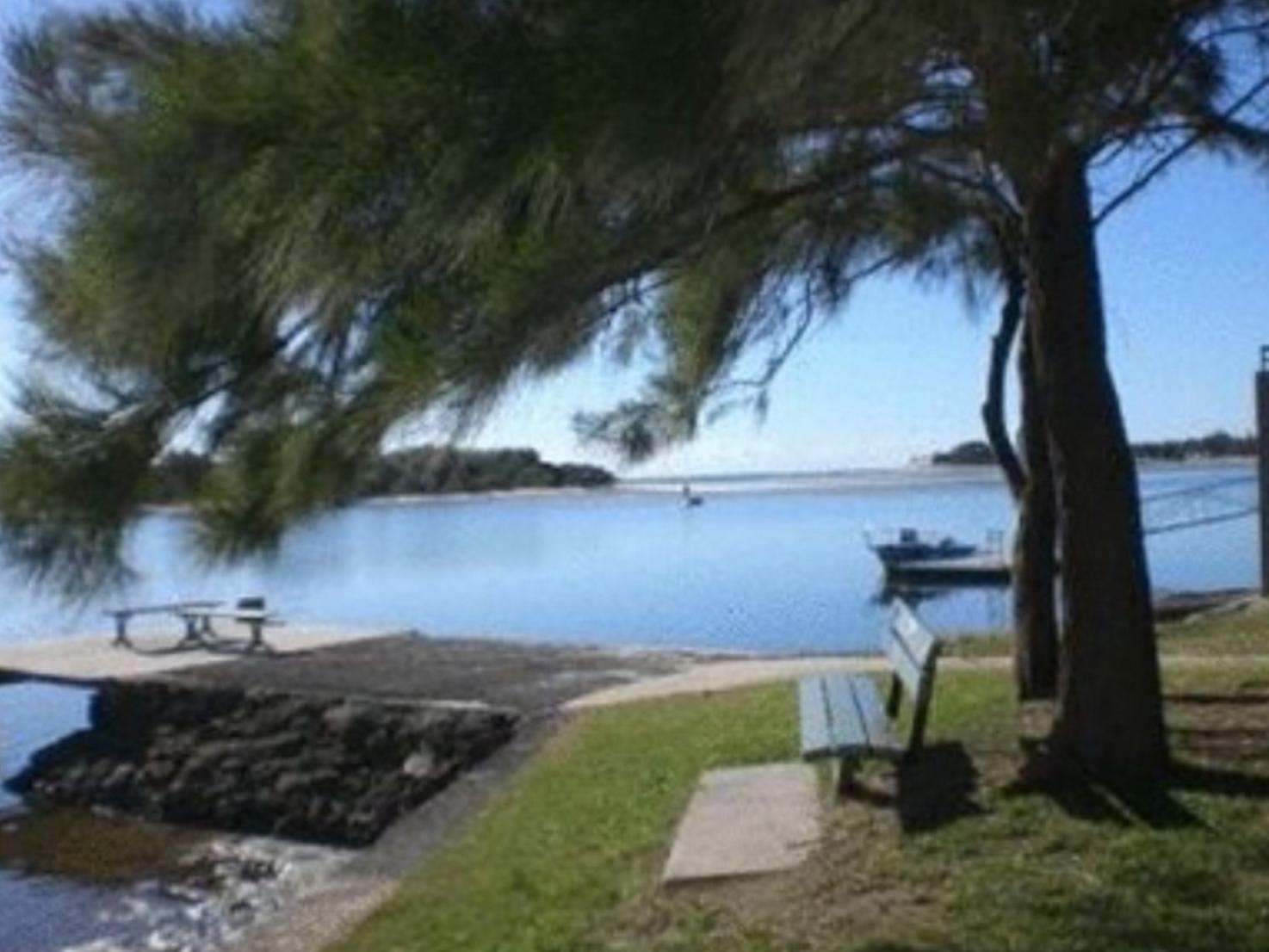 Khu vực xung quanh