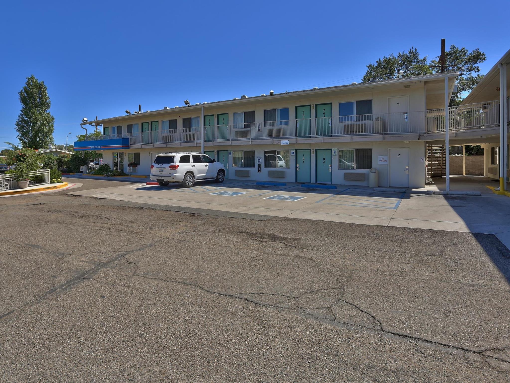 Ngoại cảnh khách sạn