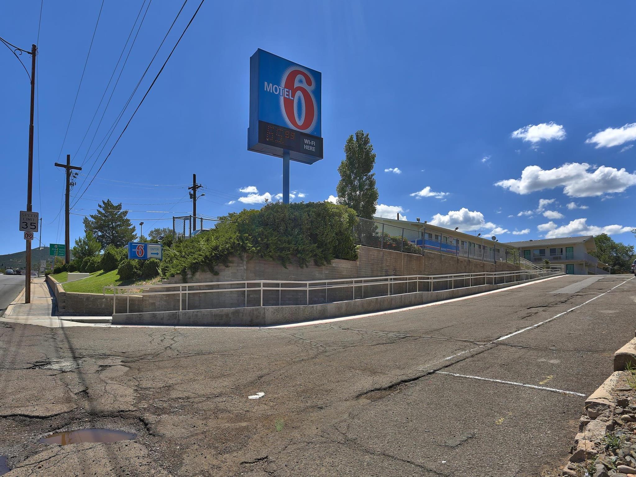 Ngoại cảnh khách sạn