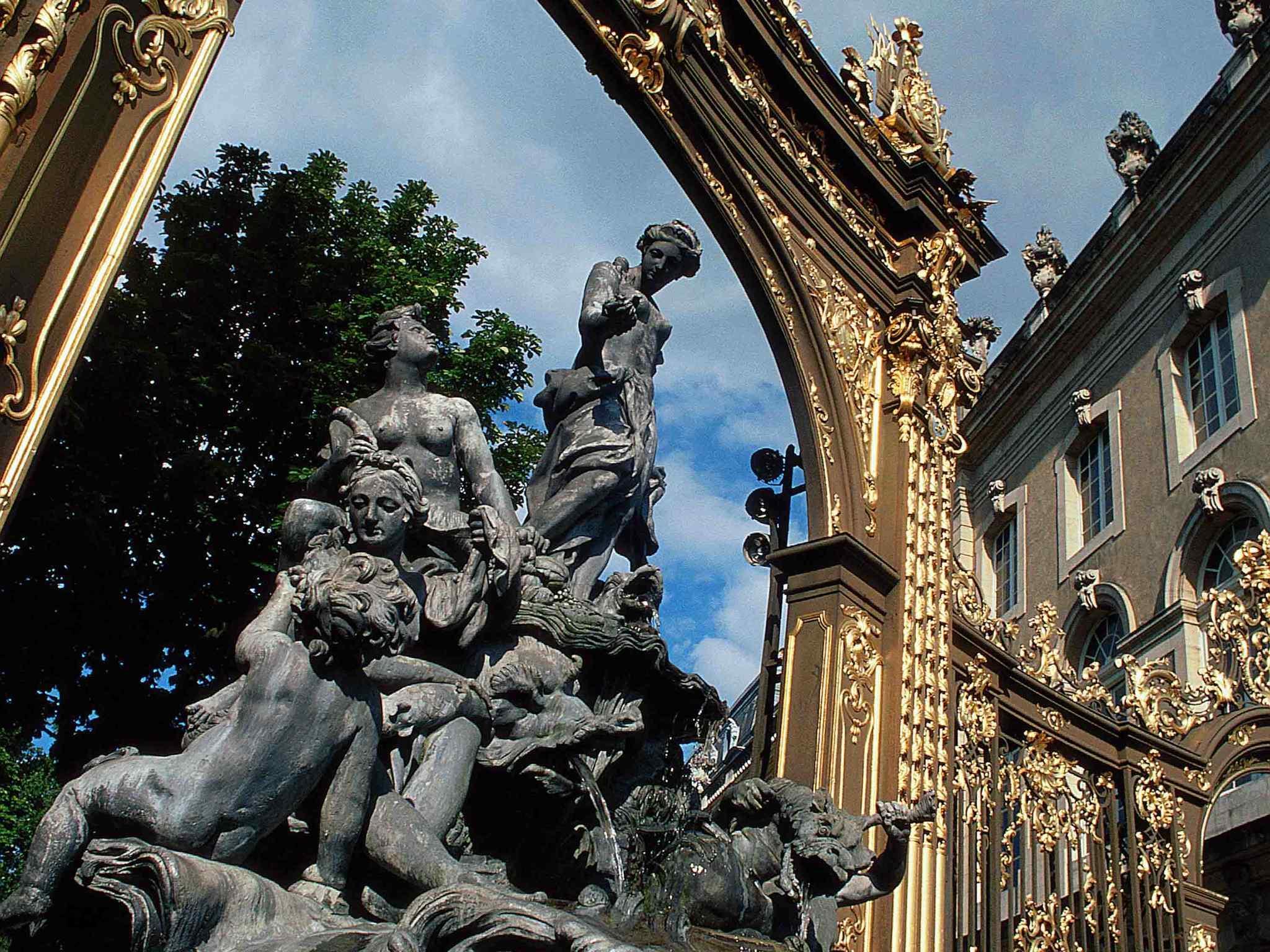 Khu vực xung quanh