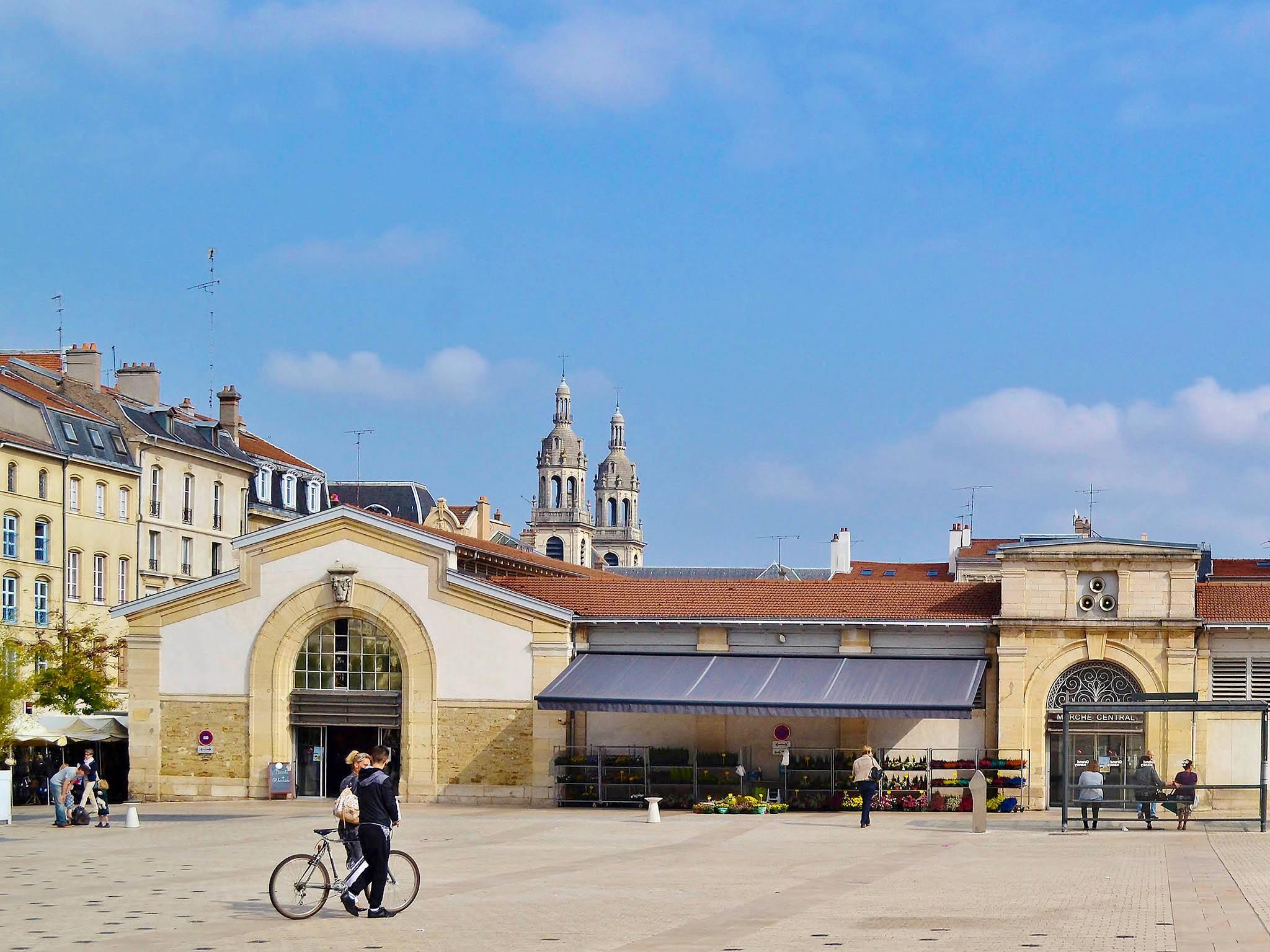 Khu vực xung quanh