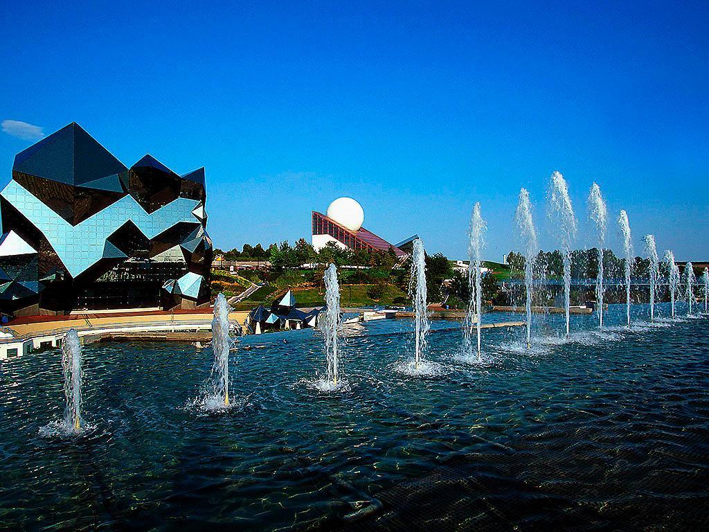 Khu vực xung quanh