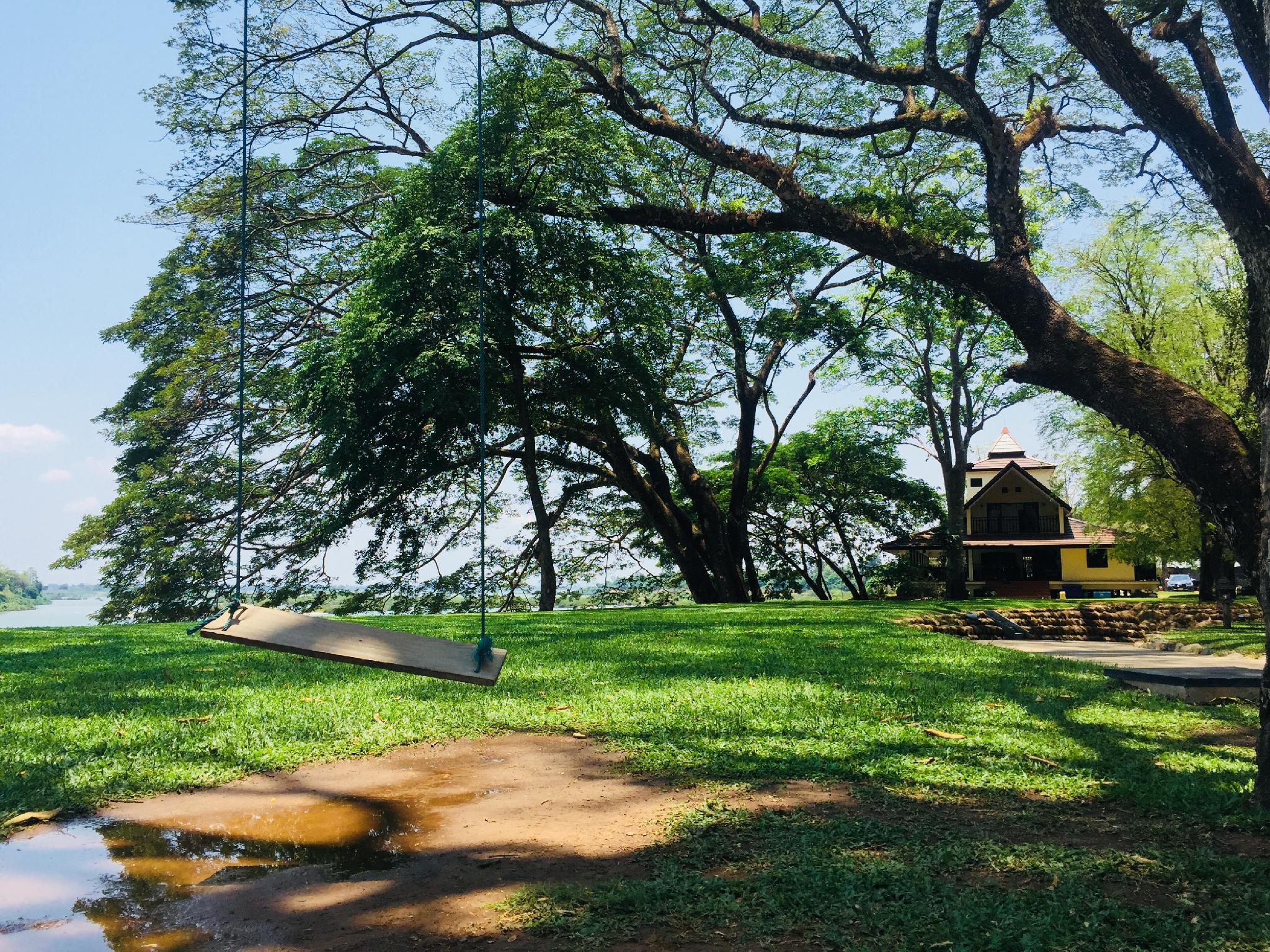 Khu vực xung quanh