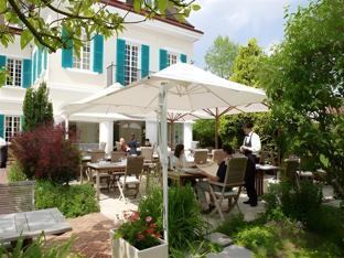 Ngoại cảnh khách sạn