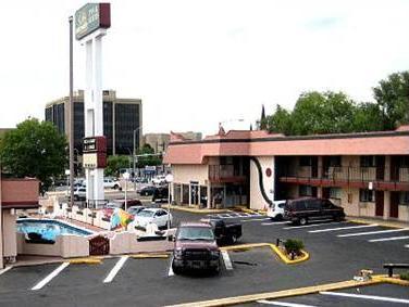 Ngoại cảnh khách sạn