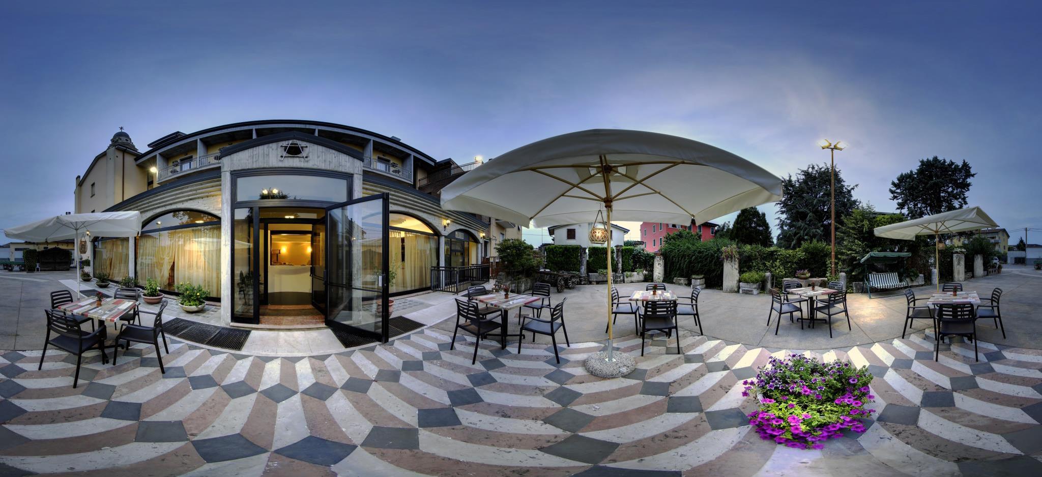 Ngoại cảnh khách sạn