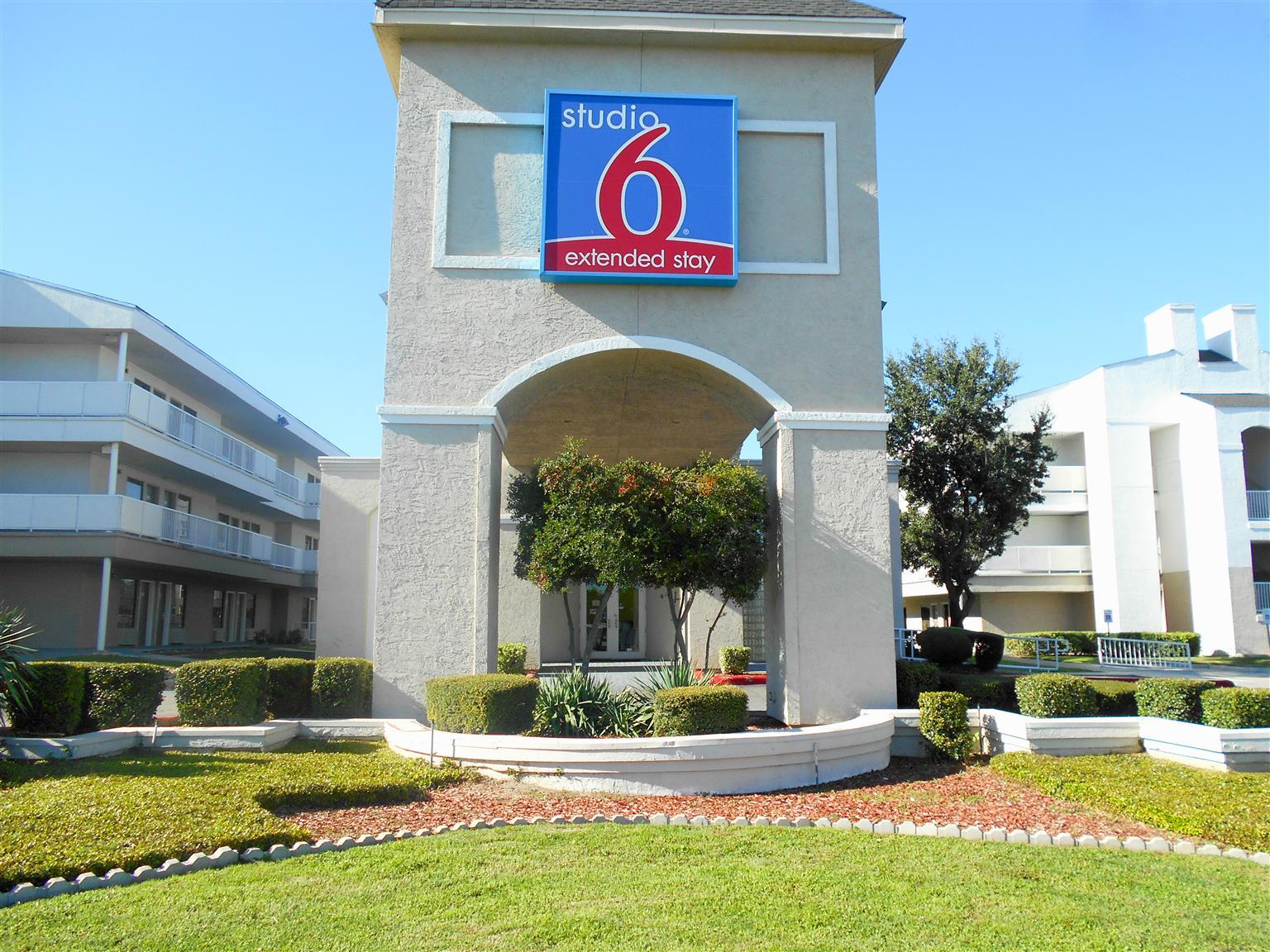 Ngoại cảnh khách sạn