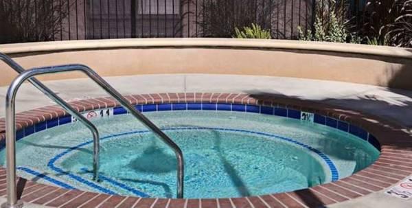 Bồn tắm nước nóng