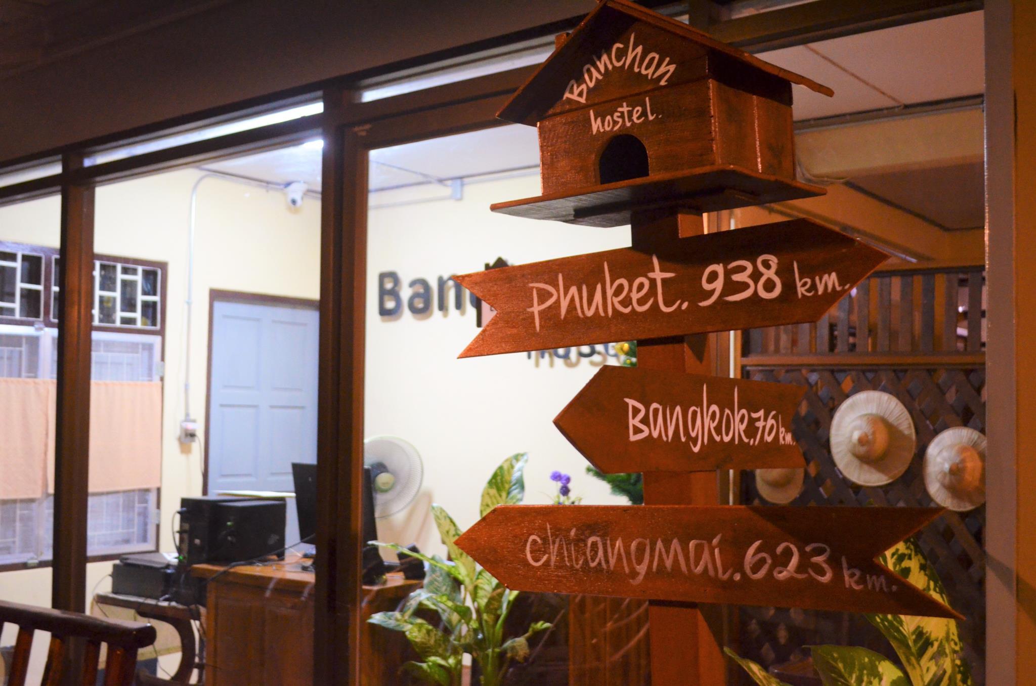 Khu vực xung quanh