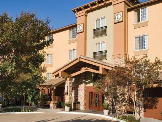 Ngoại cảnh khách sạn