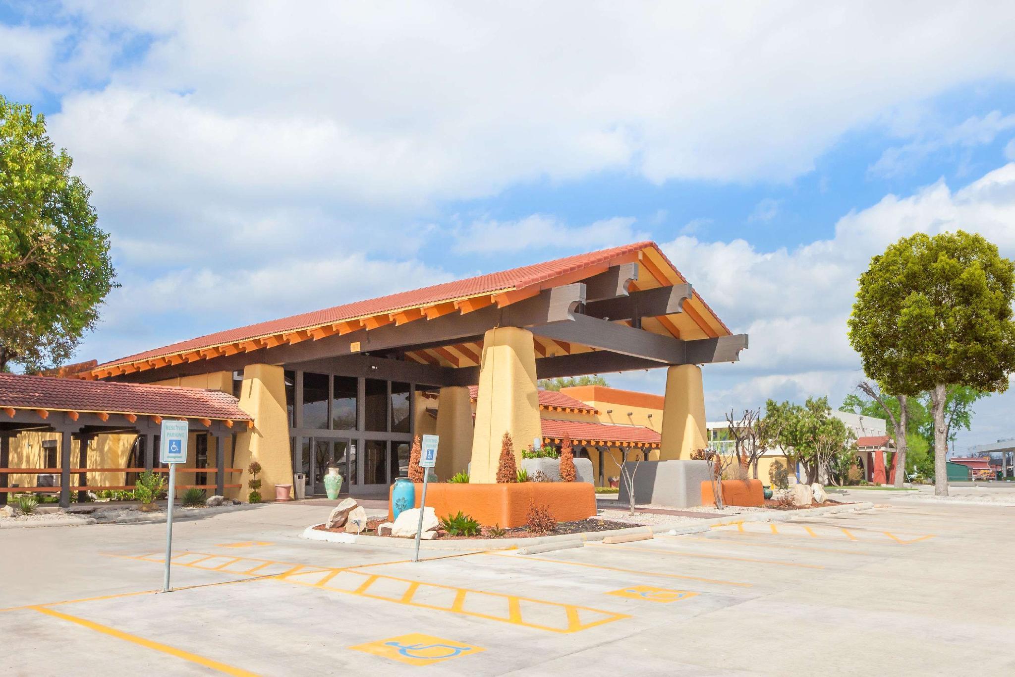 Ngoại cảnh khách sạn