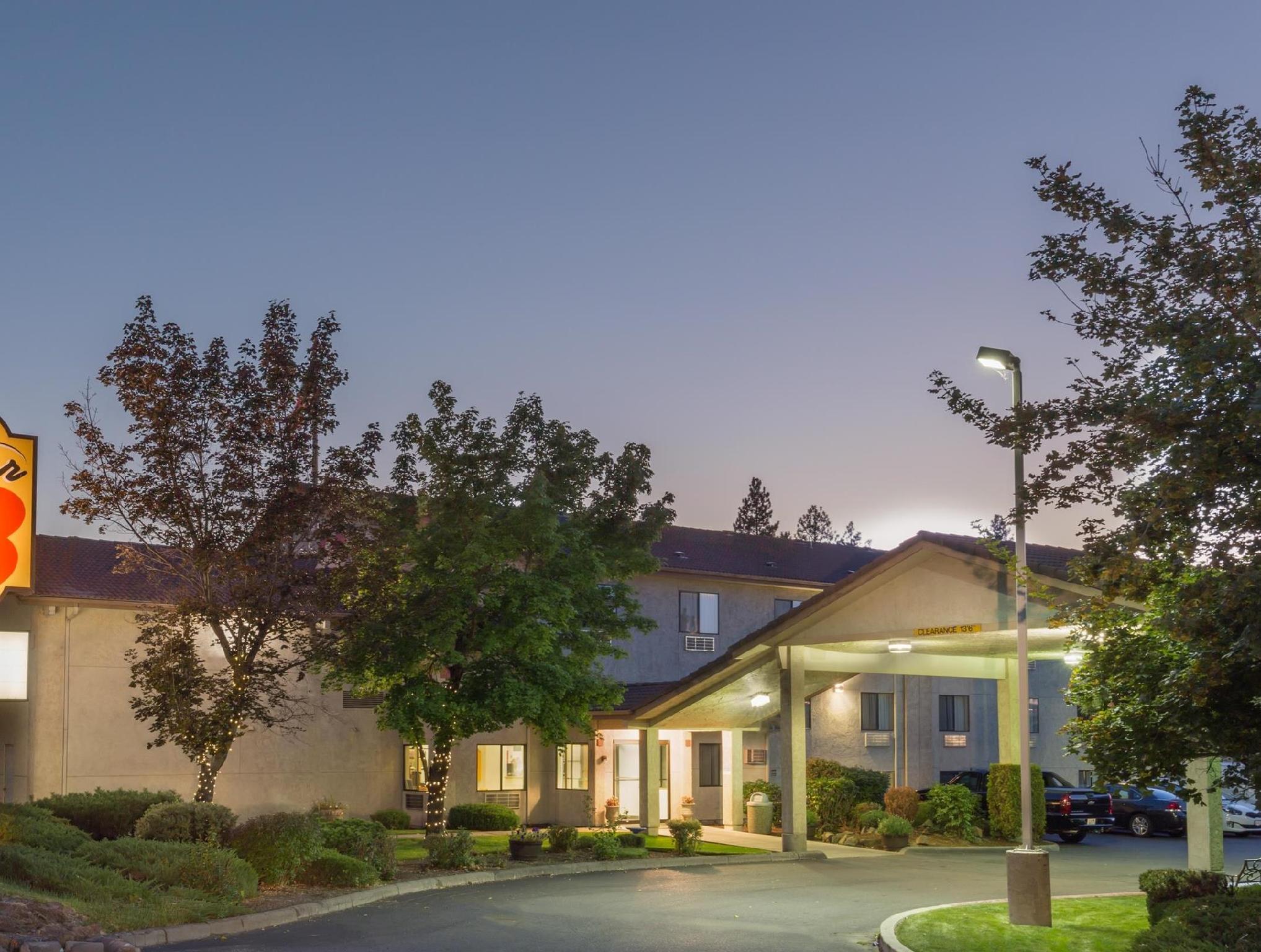 Ngoại cảnh khách sạn