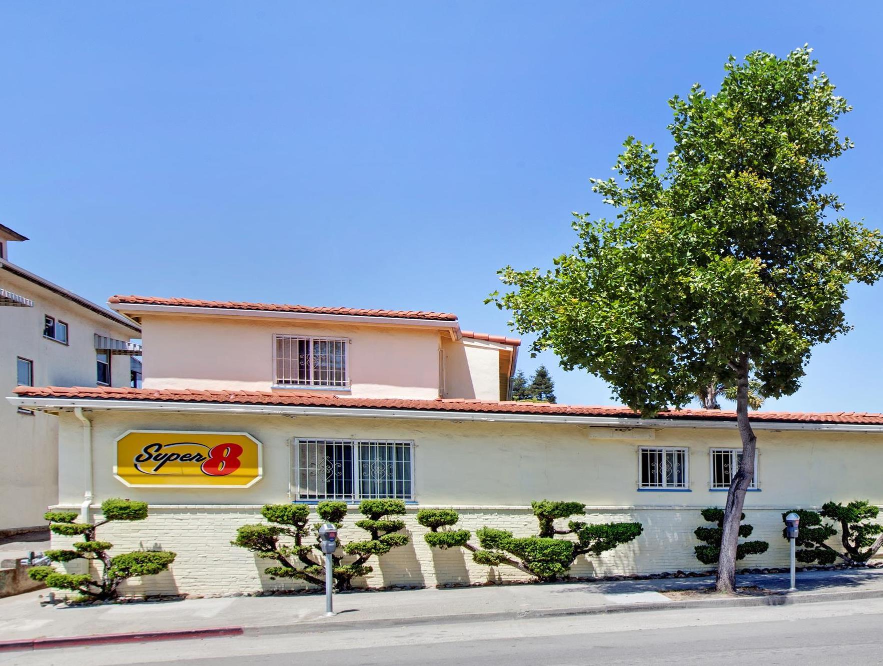 Ngoại cảnh khách sạn