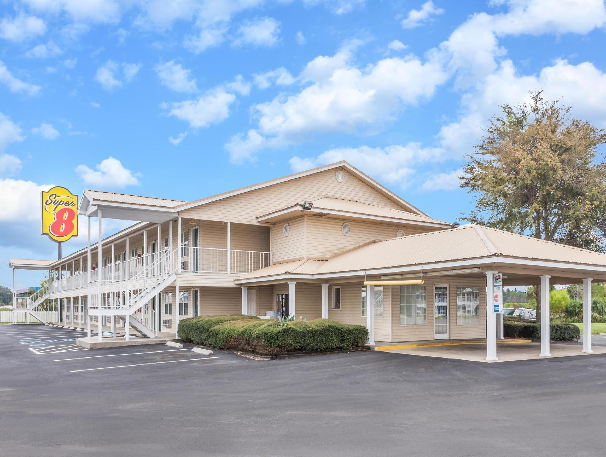 Ngoại cảnh khách sạn