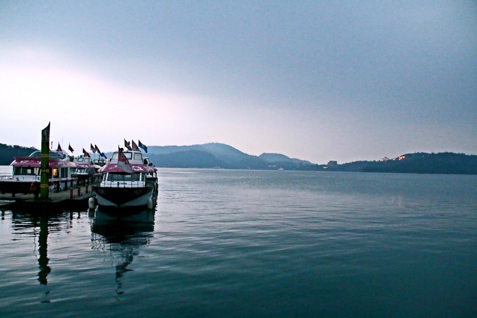 Nơi tham quan gần đây