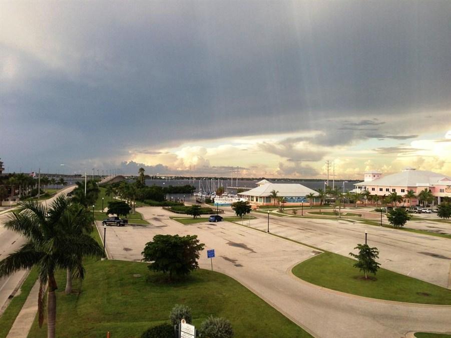 Nơi tham quan gần đây