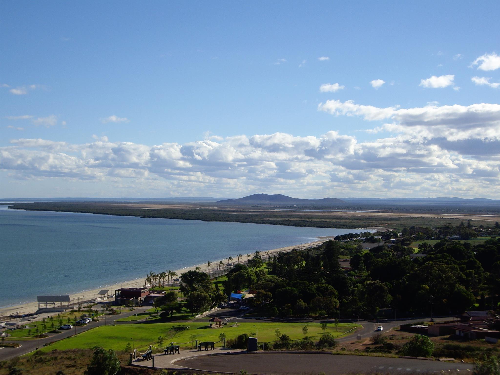 Nơi tham quan gần đây