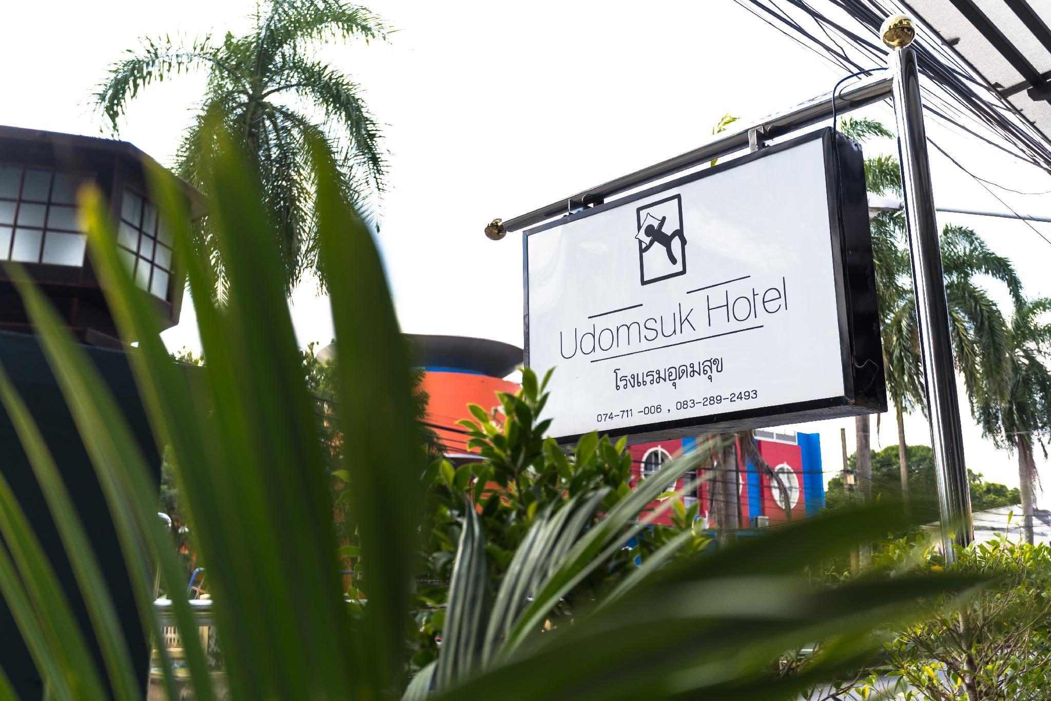 Khu vực xung quanh