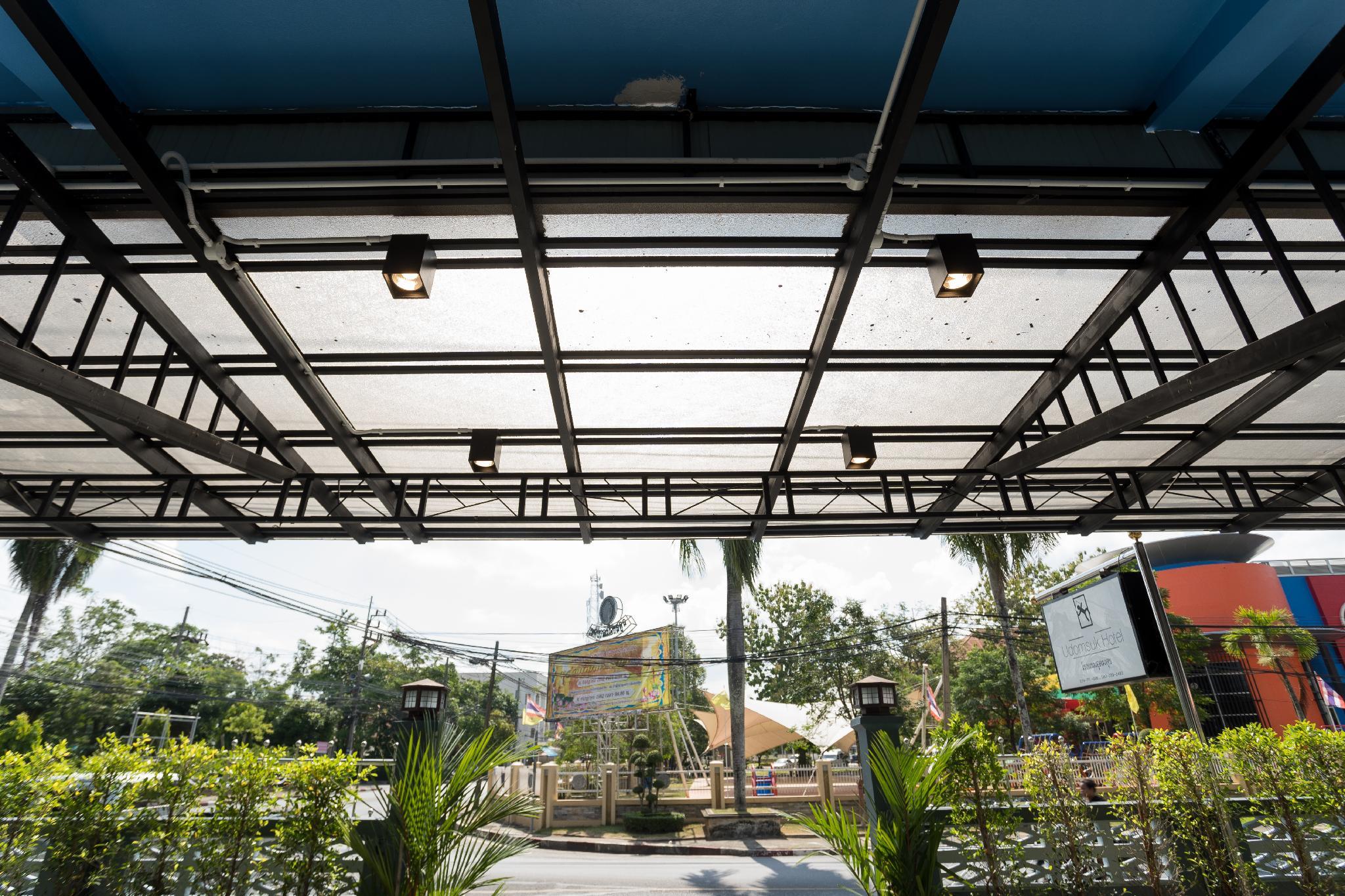 Ngoại cảnh khách sạn