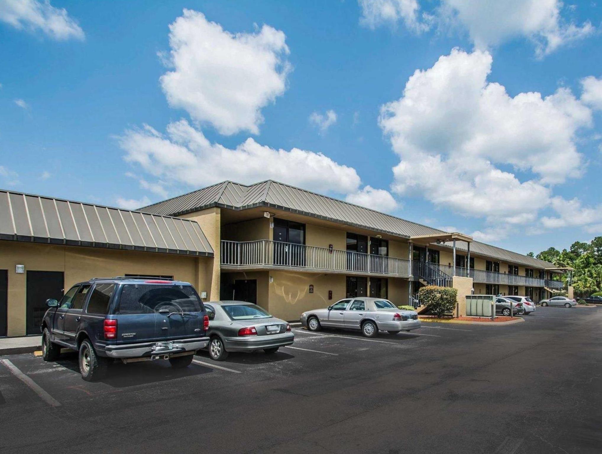 Ngoại cảnh khách sạn