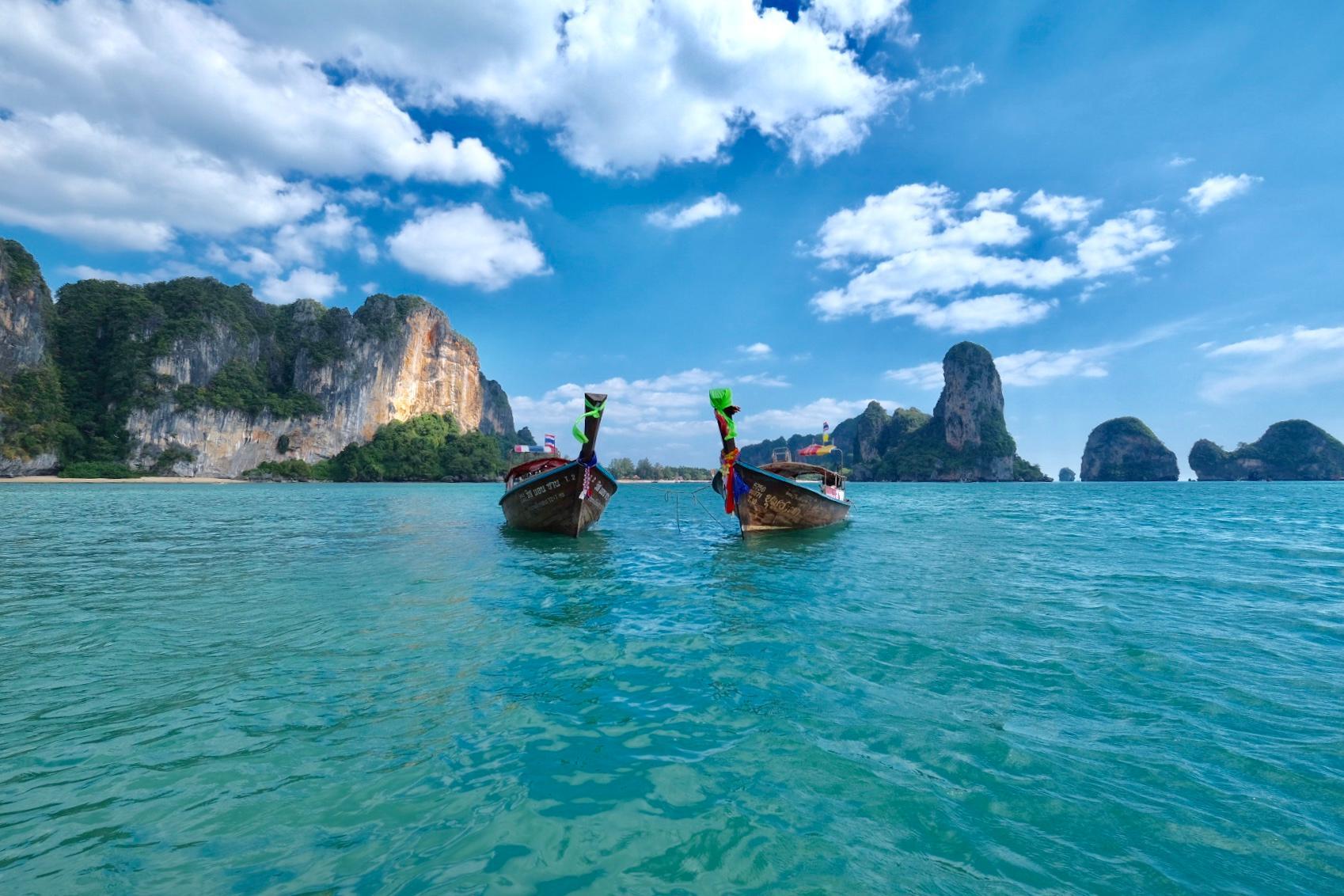 Nơi tham quan gần đây