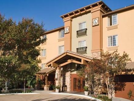 Ngoại cảnh khách sạn