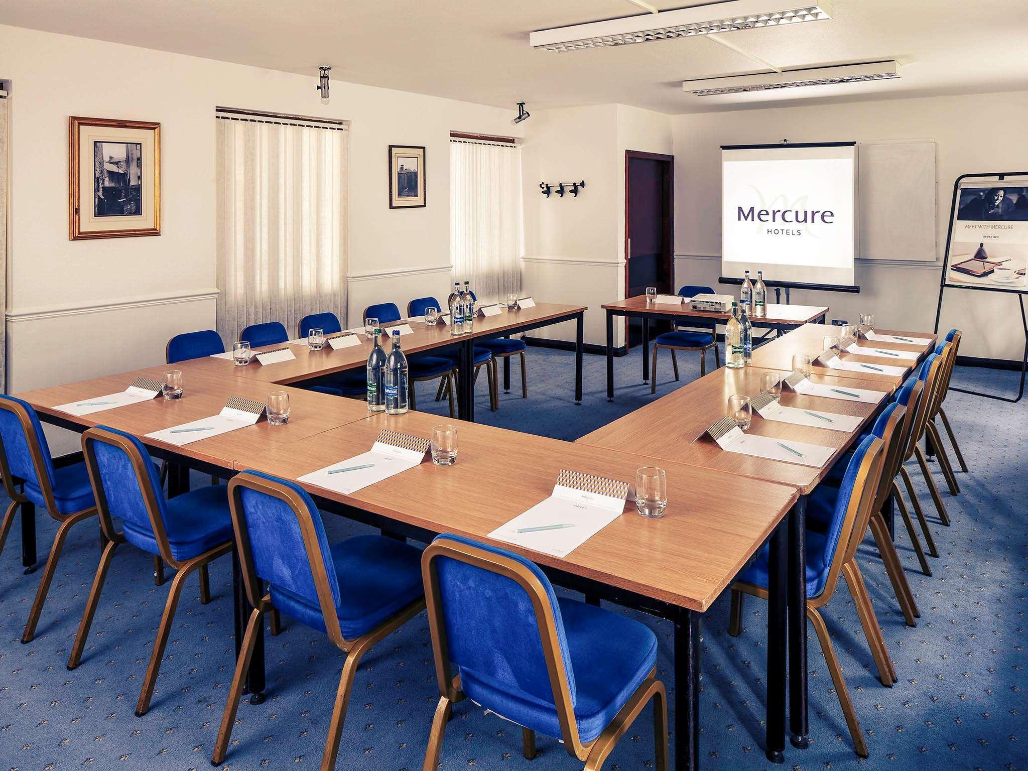 Trung tâm hội nghị