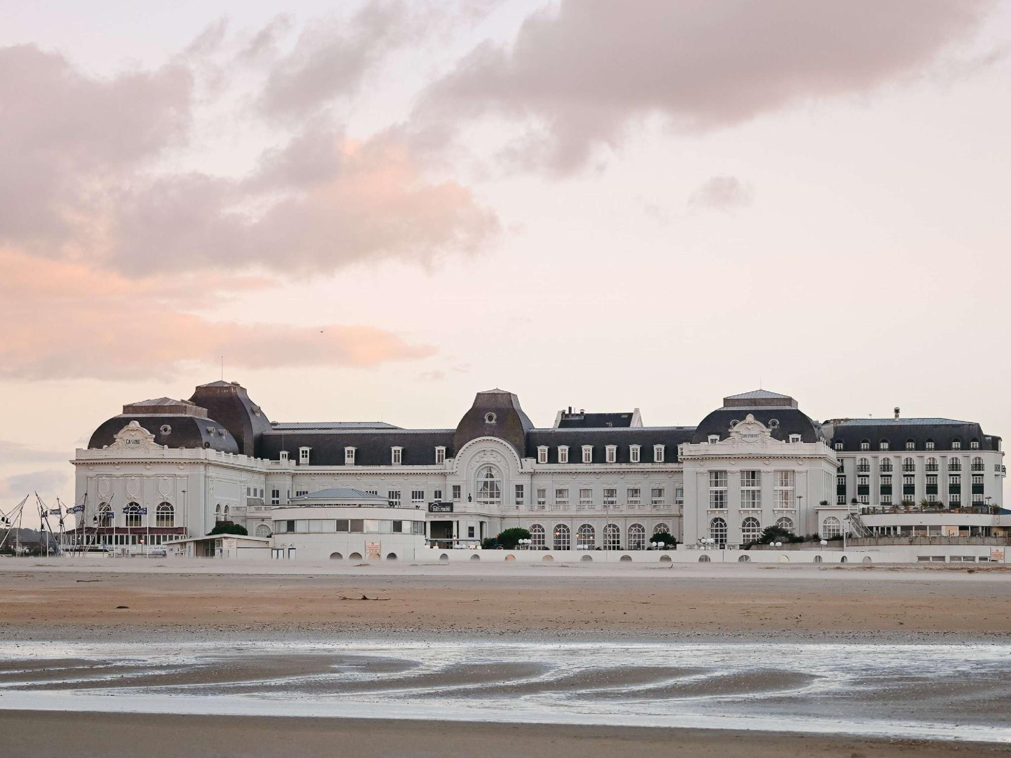 Ngoại cảnh khách sạn