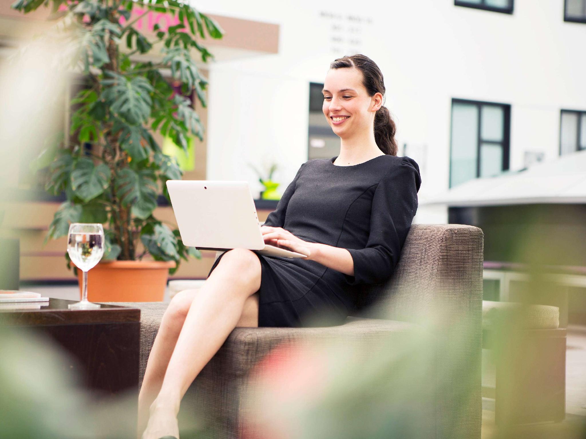 Trung tâm hội nghị